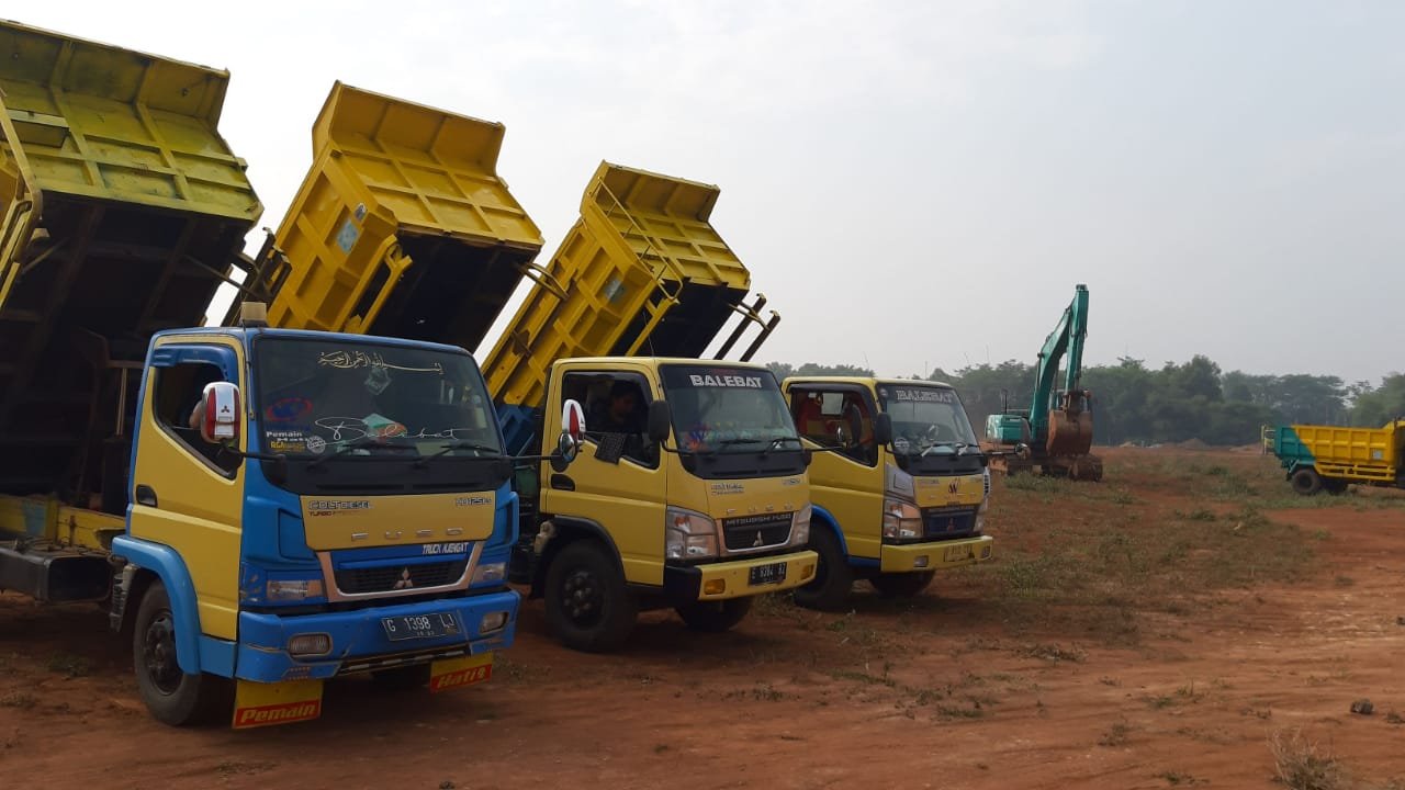 Dump Truck Transportation Services (7 m³ Capacity)